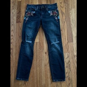 BLANK NYC FLORAL EMBROIDERED JEANS SIZE 29